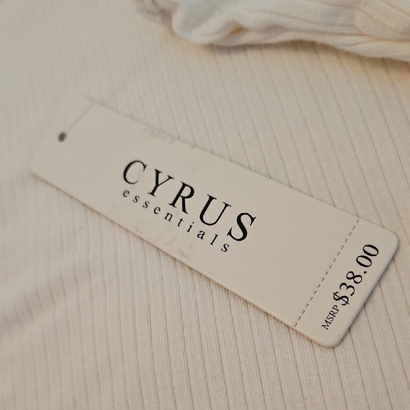 Cyrus Cream Sleeveless Blouse, Ribbed, NWT - Picture 5 of 5